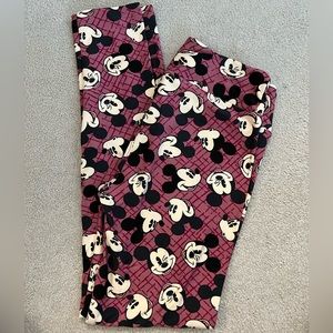Brand New! Disney x LuLaRoe Leggings One Size
Mickey Mouse